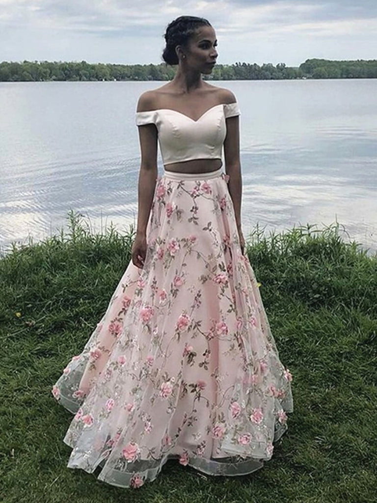Two Piece Evening Dress With Tulle Skirt / Evening Crop Top With High Waist  Flowy Skirt / Crop Top Prom Dress / Unconventional Evening Gown - Etsy.de | Two  piece evening dresses,